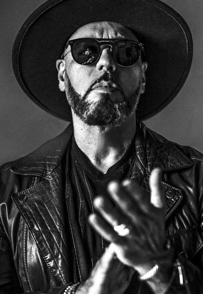 Roger Sanchez lança nova versão de “Again”