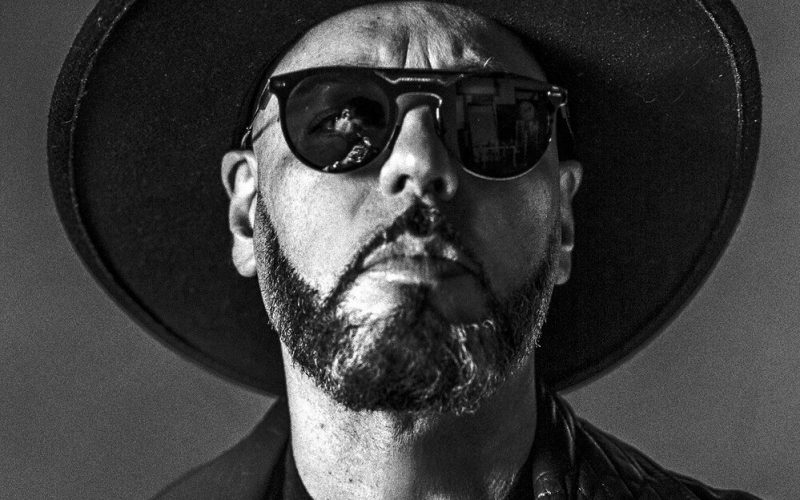 Roger Sanchez lança nova versão de “Again”